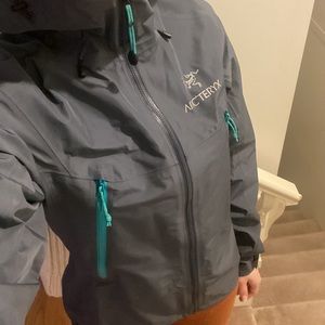 Arc’teryx womens GoreTex jacket **firm on price**